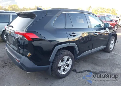 2020 Toyota Rav4 Xle z USA, uszkodzony, nr VIN 2T3W1RFV3LW095345